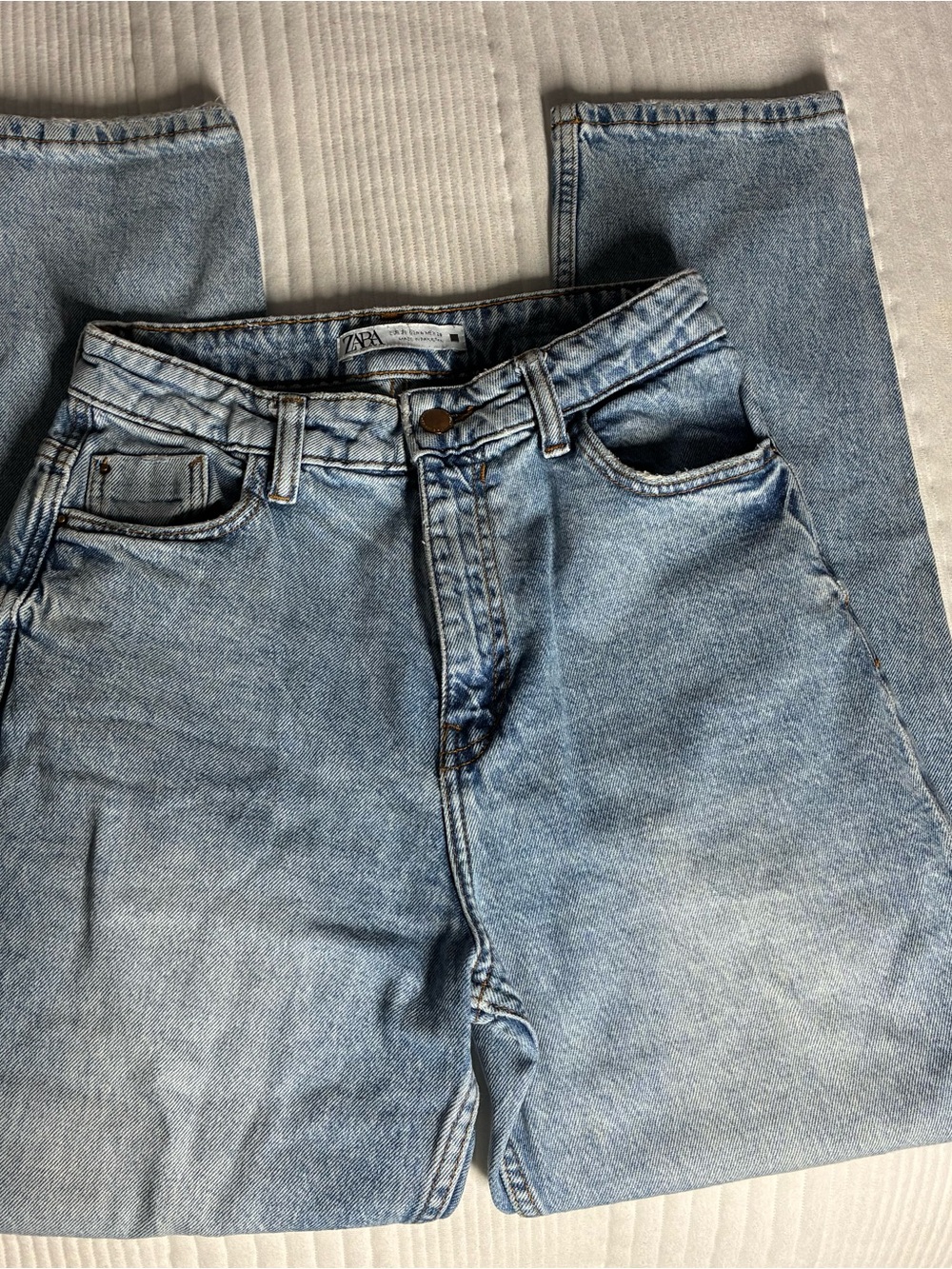 Zara Women’s Light Blue Relaxed Jeans - Vintage Wash